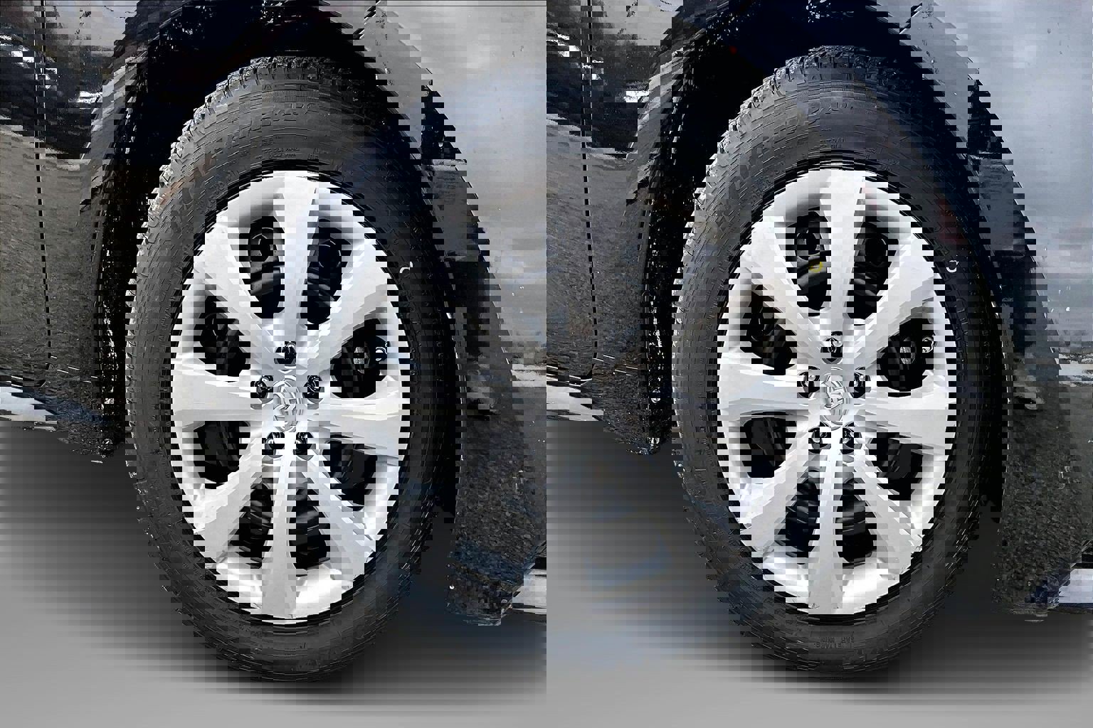 Used 2023 Toyota Corolla LE image 9