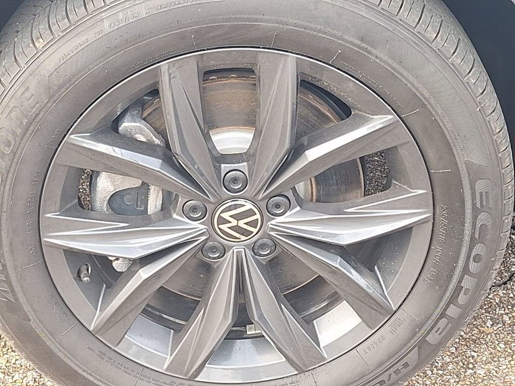 Used 2024 Volkswagen Tiguan SE AWD/4WD image 16
