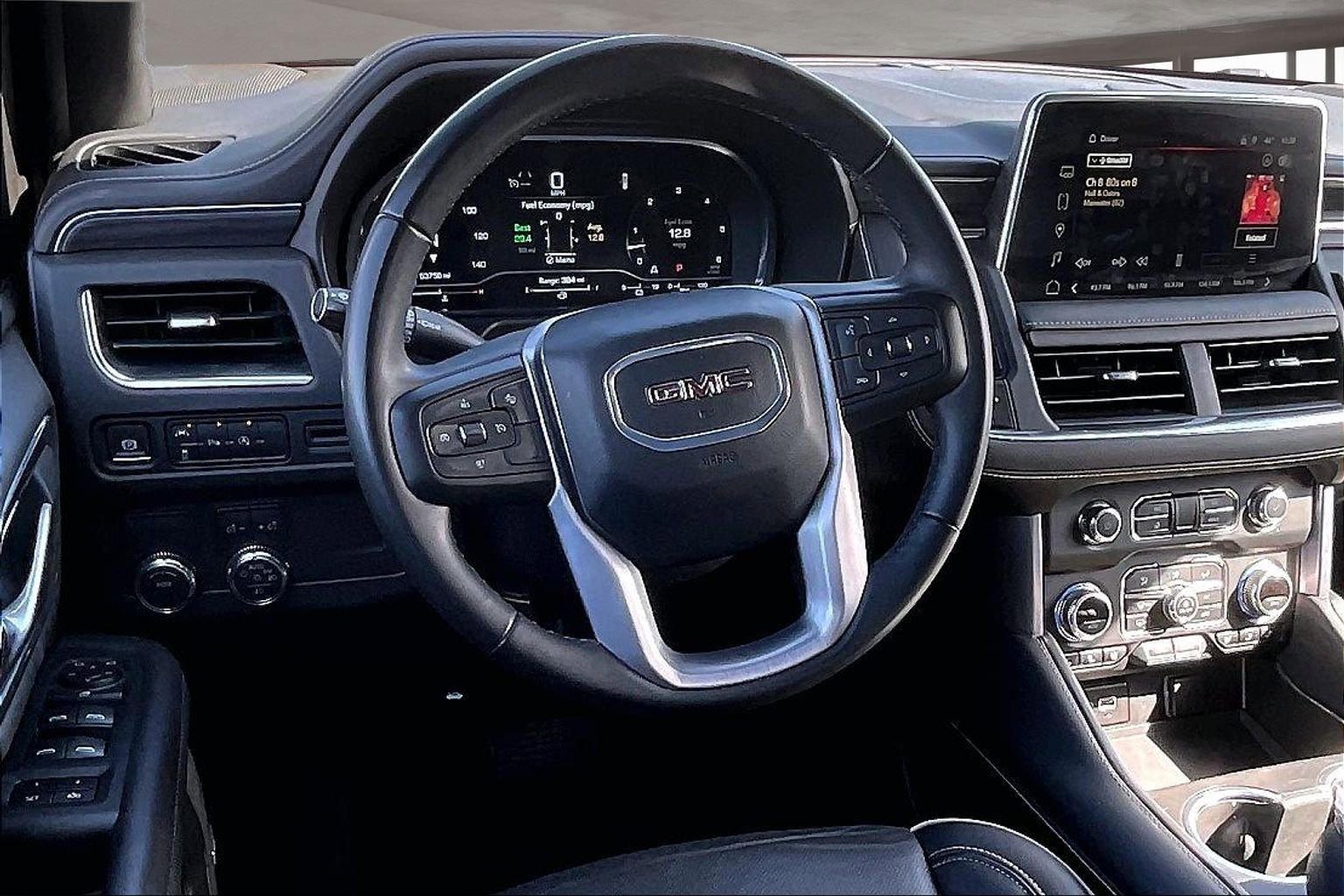 Used 2024 GMC Yukon XL SLT image 8