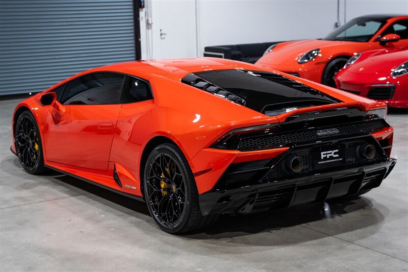 Used 2021 Lamborghini Huracan EVO AWD/4WD image 4