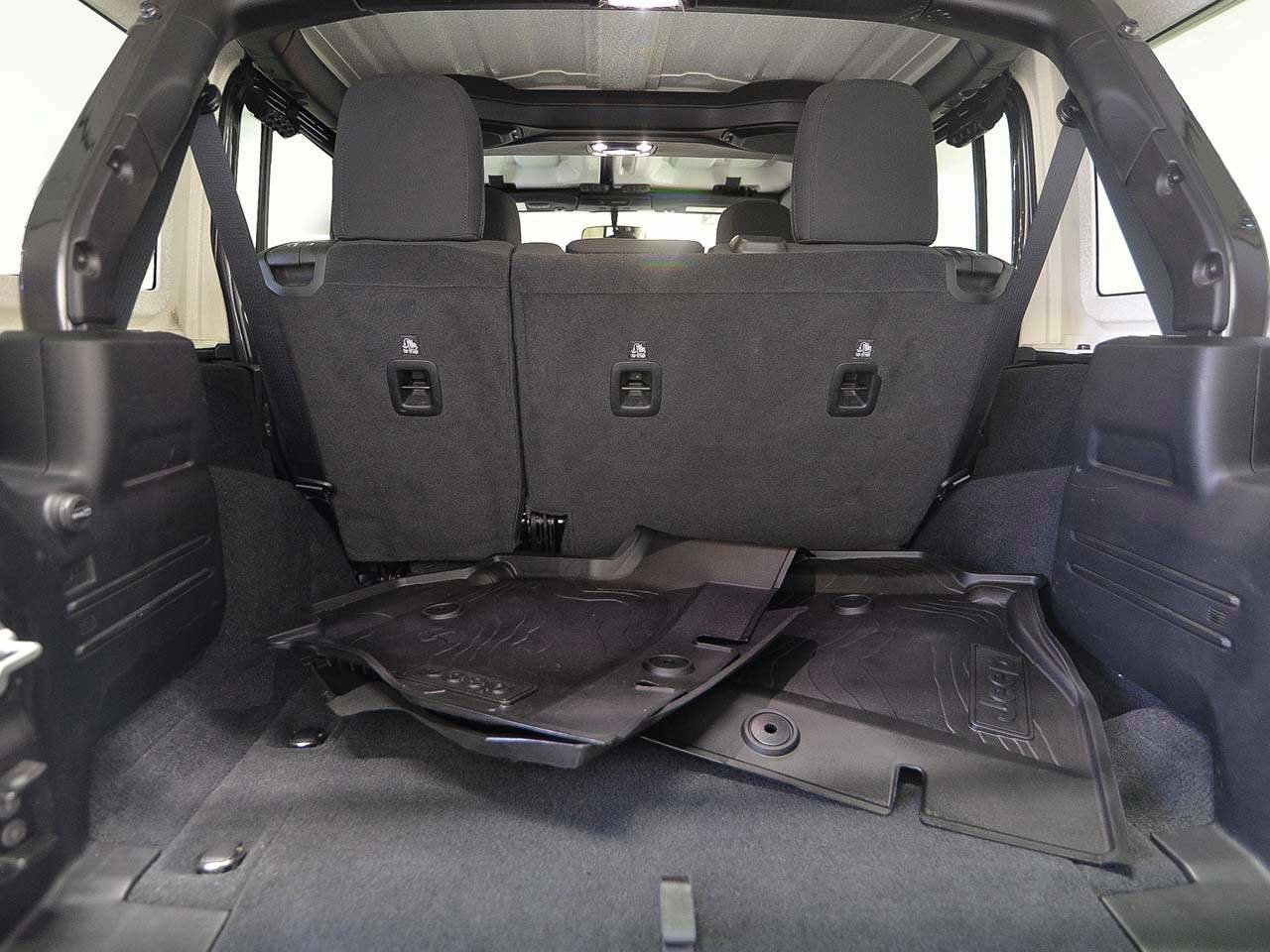 Used 2021 Jeep Wrangler Unlimited Rubicon w/ Cold Weather Group image 12