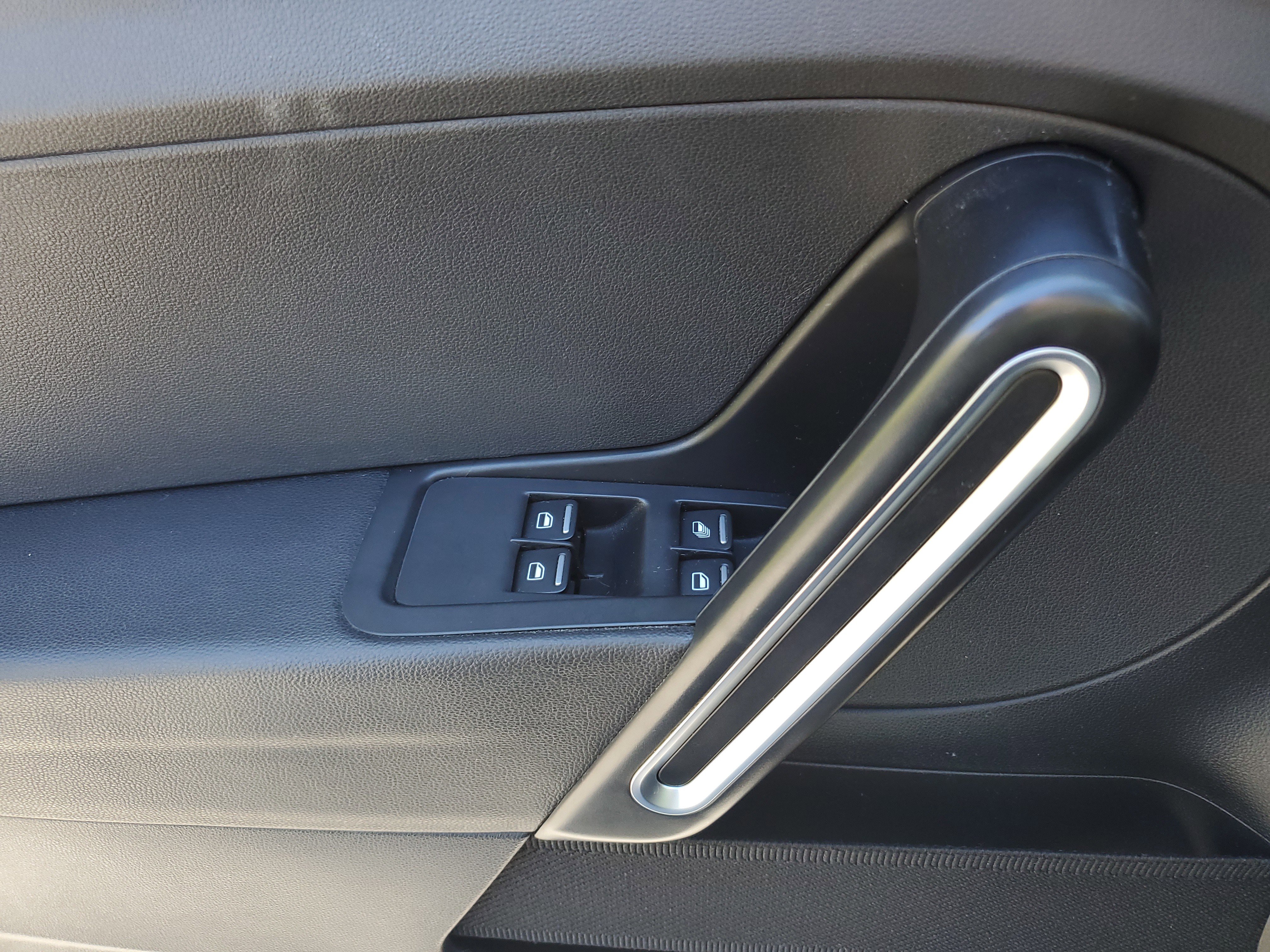 Used 2019 Volkswagen Beetle 2.0T S image 19