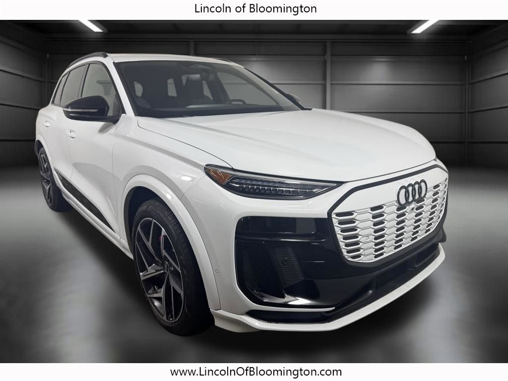 Used 2025 Audi SQ6 e-tron Prestige w/ 21" Black Optic Wheel Package image 8