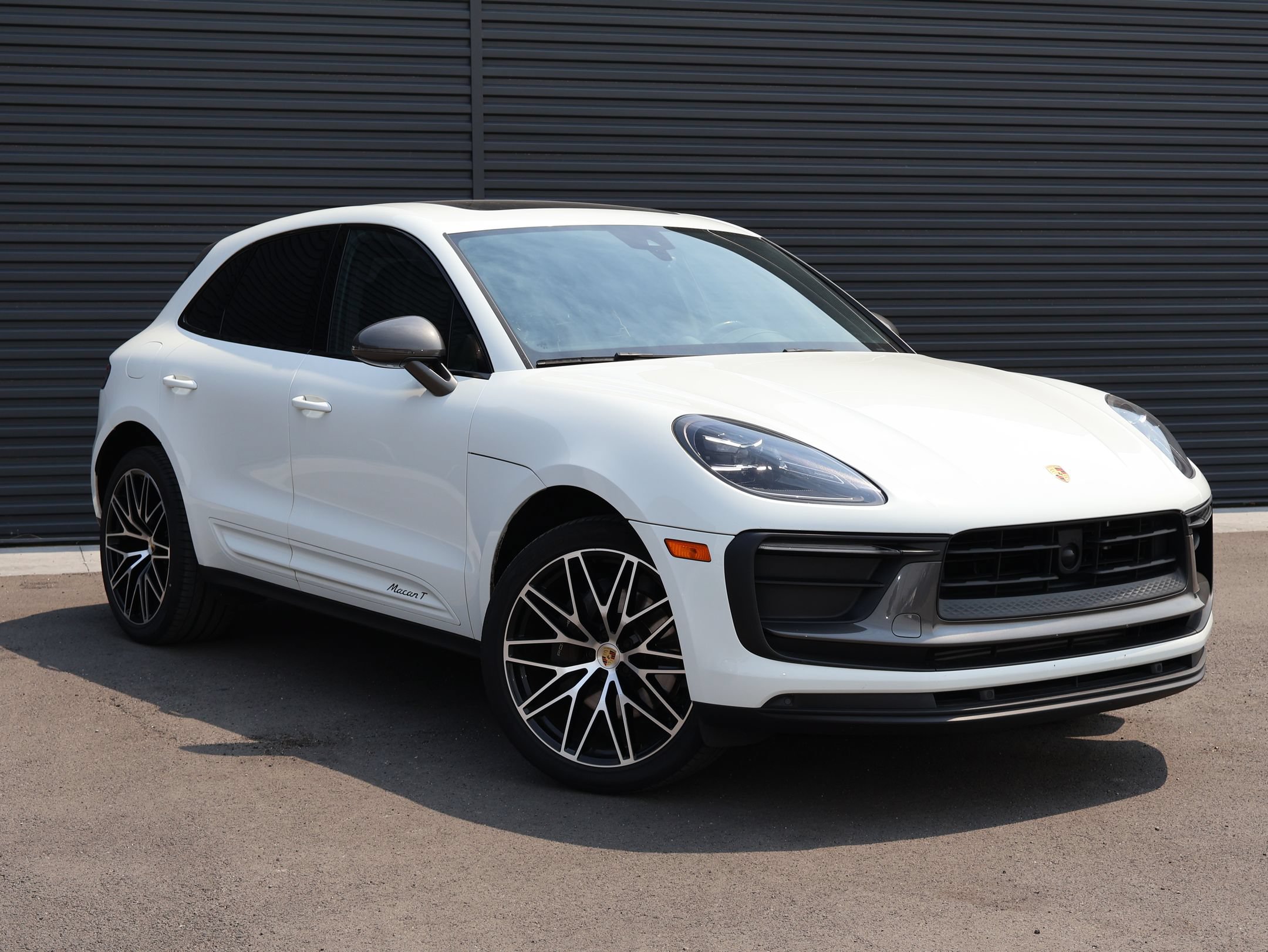 Certified 2023 Porsche Macan Turbo AWD/4WD image 8