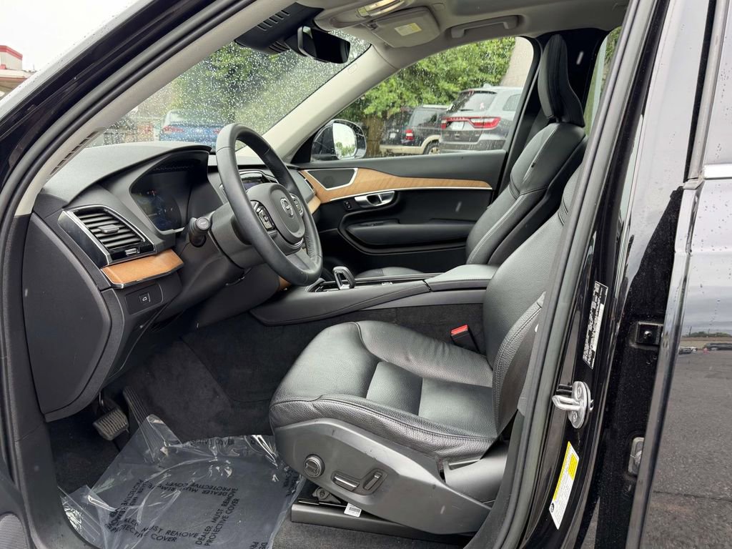 Used 2023 Volvo XC90 B5 Plus AWD/4WD image 16