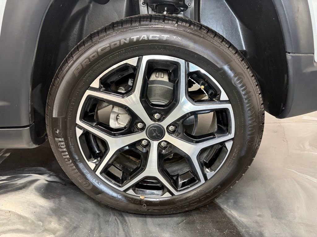 Used 2025 Jeep Compass Limited image 22