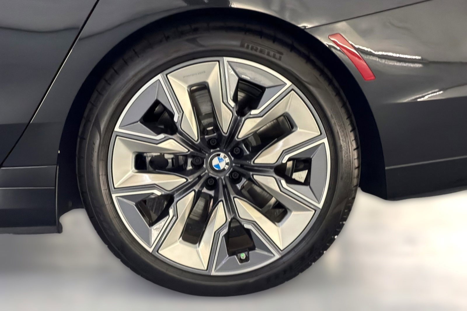 New 2025 BMW i7 eDrive50 w/ M Sport Package image 11