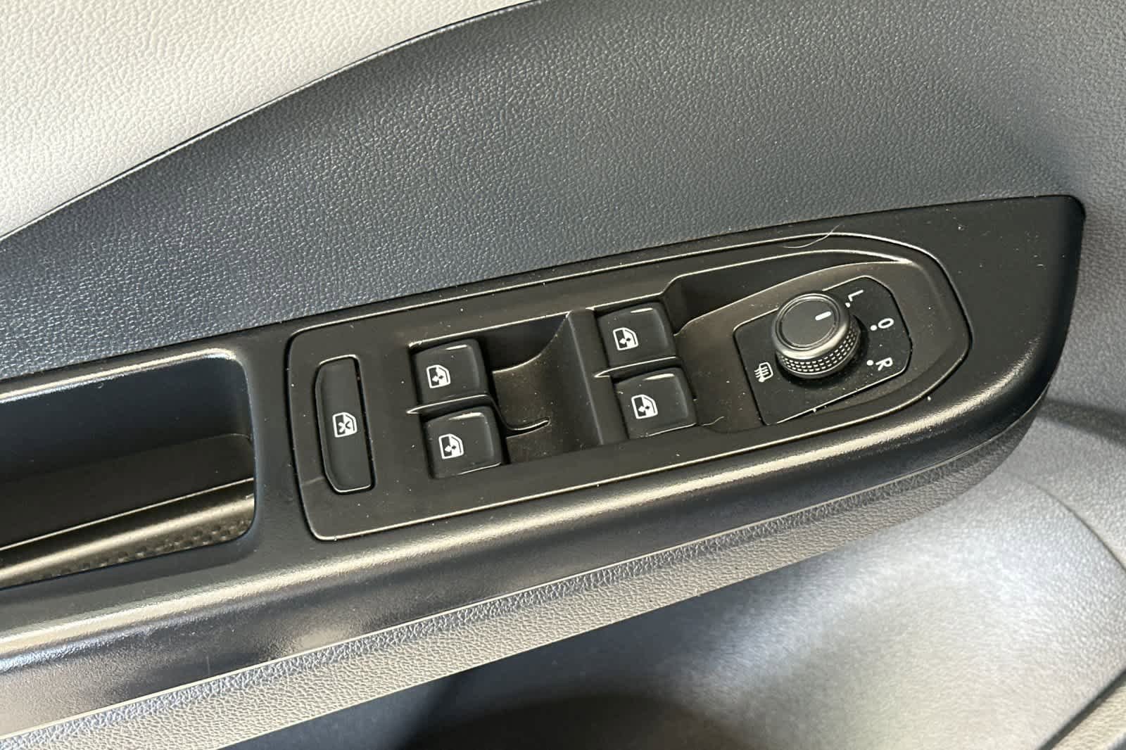 Used 2024 Volkswagen Taos SE w/ Panoramic Sunroof Package FWD image 13