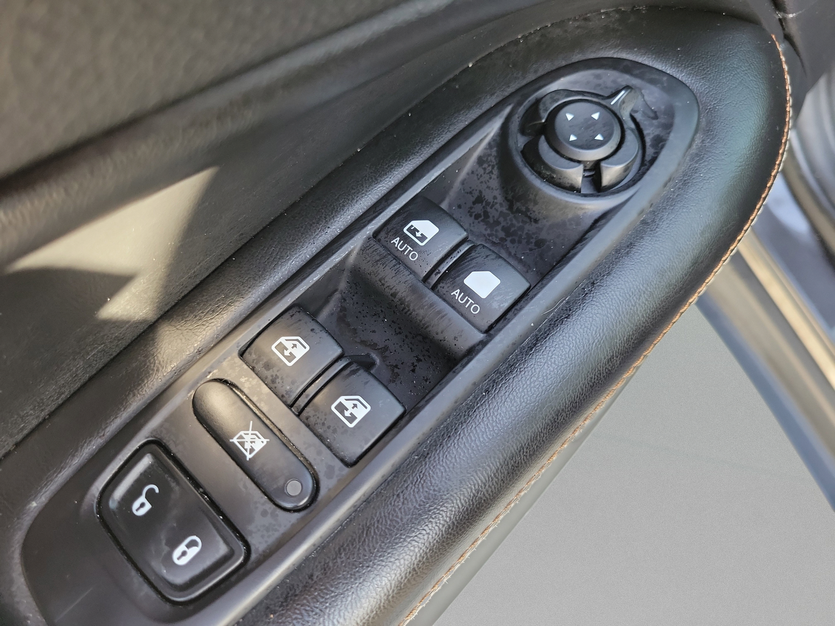 Used 2019 Jeep Compass Latitude w/ Cold Weather Group AWD/4WD image 13