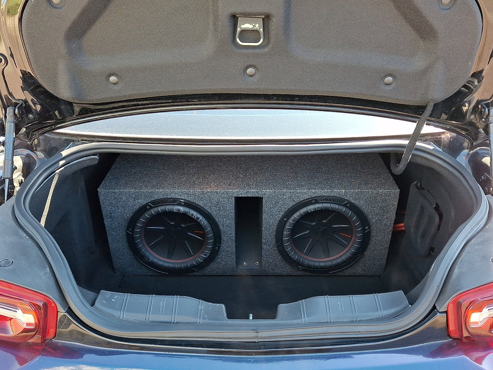 Used 2021 Chevrolet Camaro LT w/ Technology Package image 27