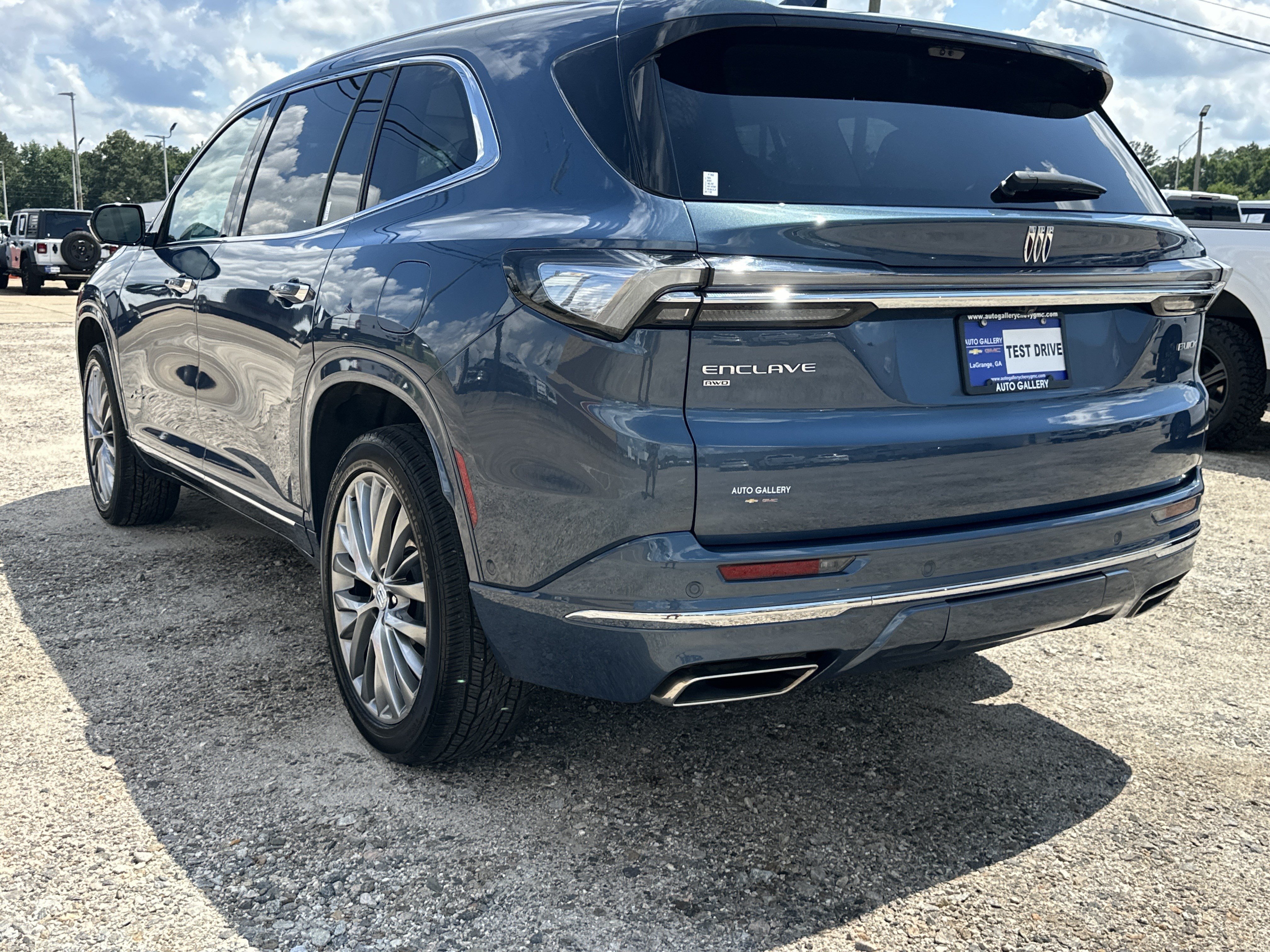 Certified 2025 Buick Enclave Avenir w/ Super Cruise Package AWD/4WD image 8