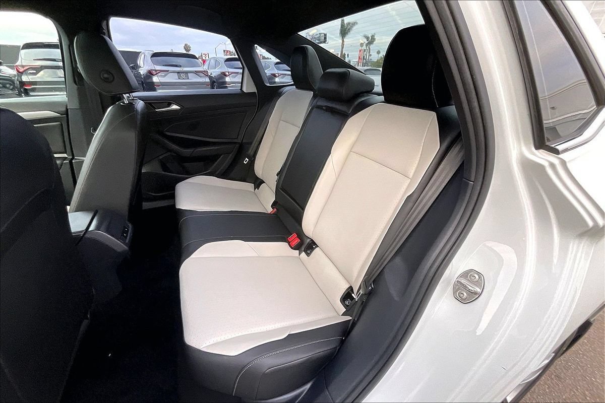 Used 2019 Volkswagen Jetta R-Line w/ R-Line Cold Weather Package FWD image 24