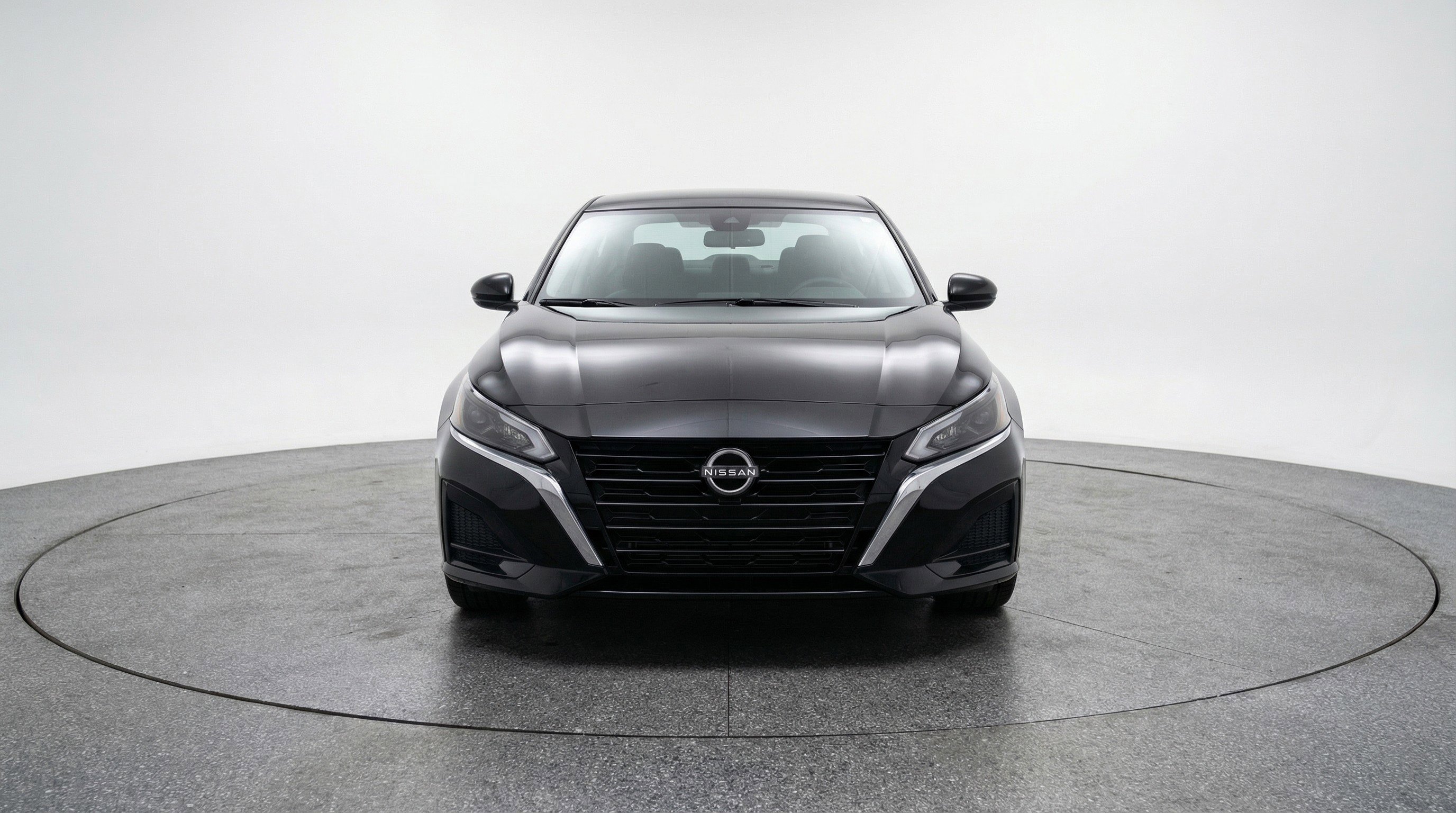 Used 2025 Nissan Altima 2.5 SV FWD image 2