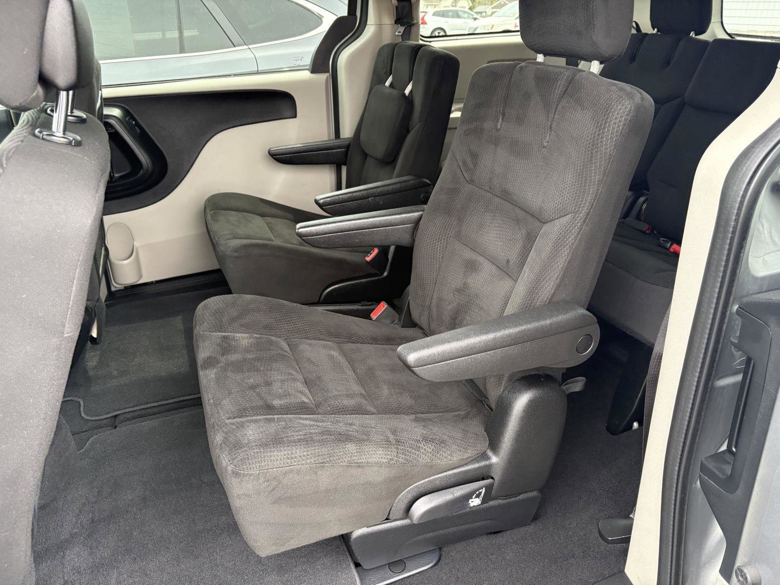 Used 2020 Dodge Grand Caravan SE image 13