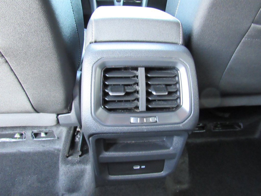 Used 2024 Volkswagen Taos SE FWD image 18