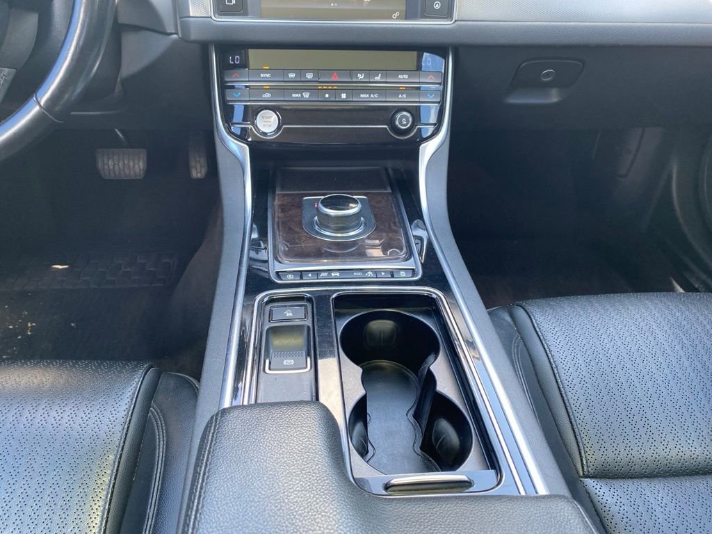 Used 2018 Jaguar XF Prestige image 15