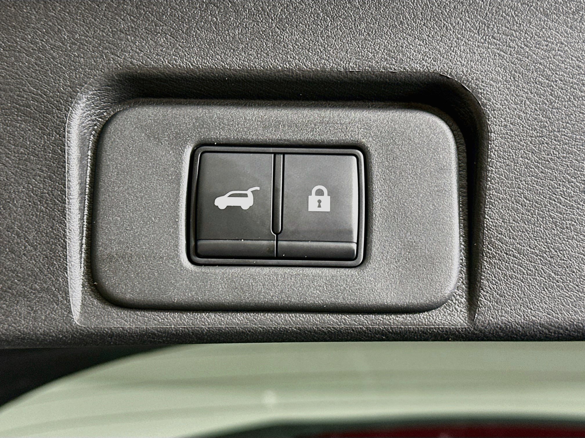 Used 2025 Nissan Rogue SV FWD image 28
