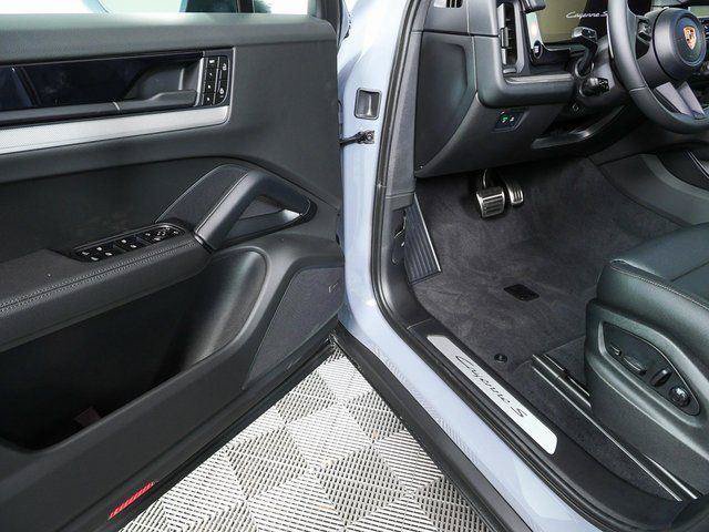 New 2026 Porsche Cayenne S AWD/4WD image 8