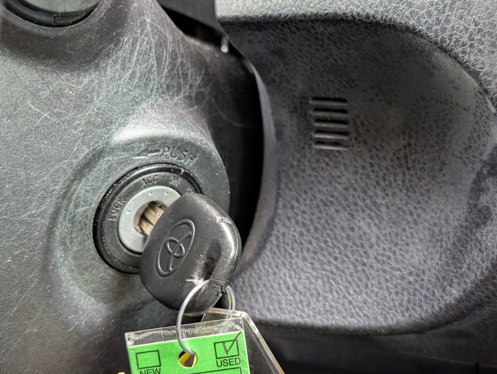 Used 2016 Toyota Corolla L image 18