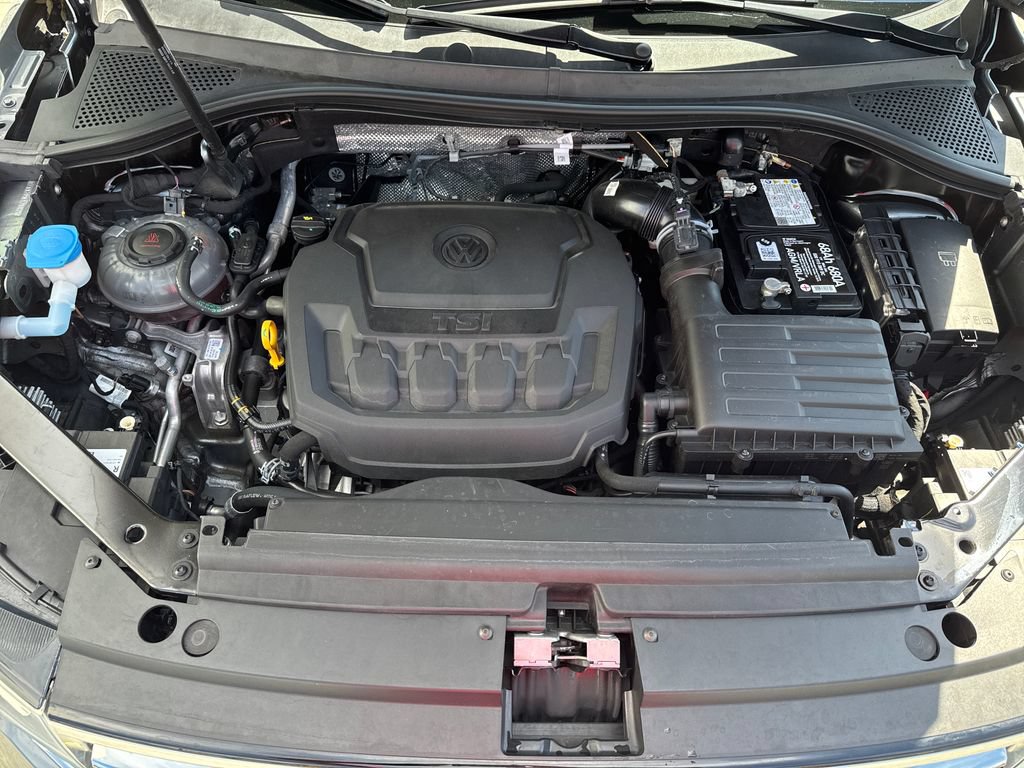 Certified 2023 Volkswagen Tiguan SEL R-Line AWD/4WD image 28