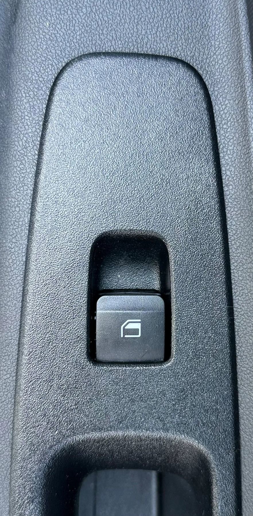 Used 2021 Hyundai Elantra Limited w/ Cargo Package FWD image 32