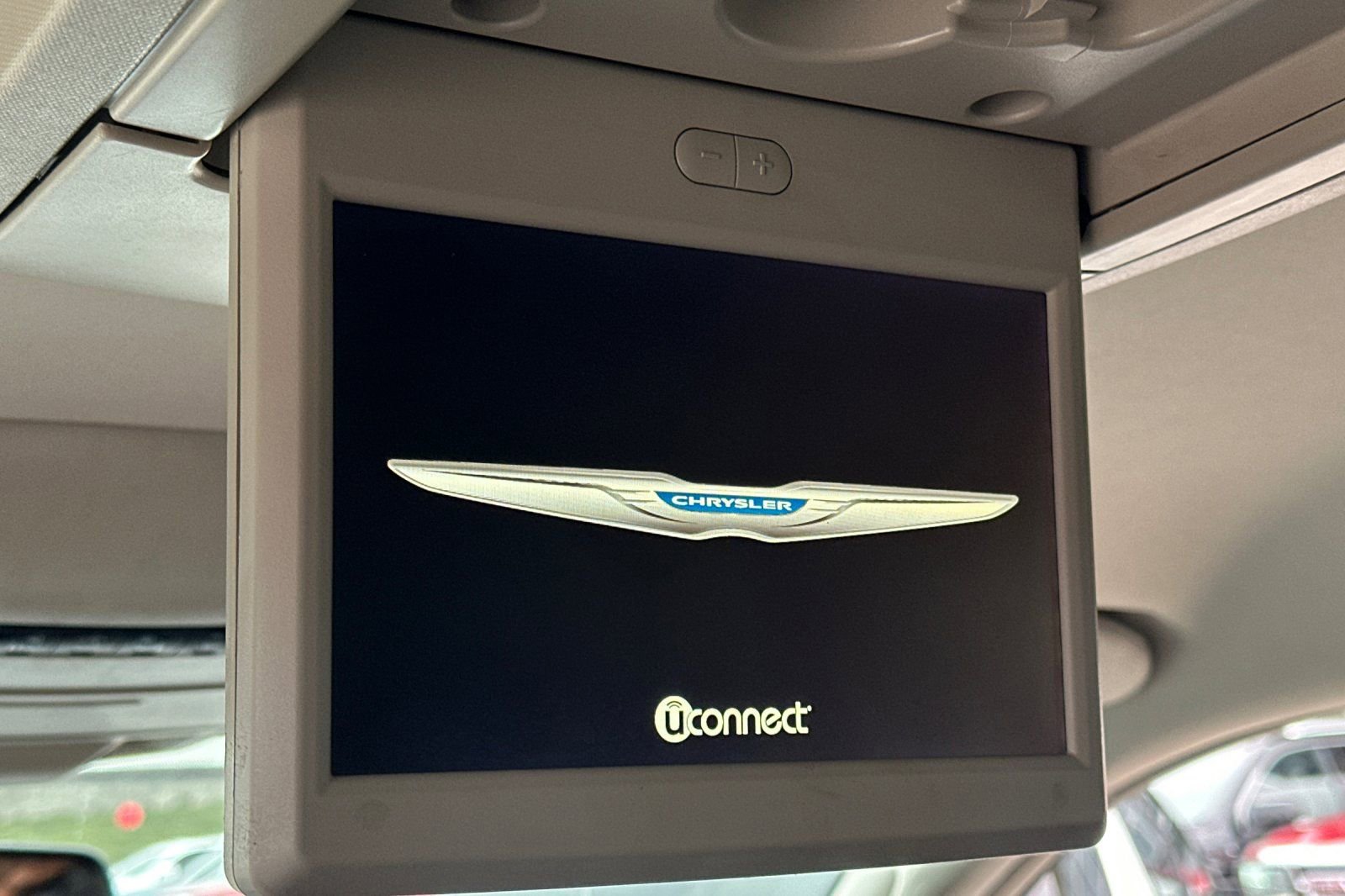 Used 2016 Chrysler Town & Country Touring image 15