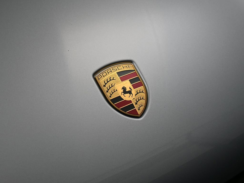 Certified 2025 Porsche Macan image 13