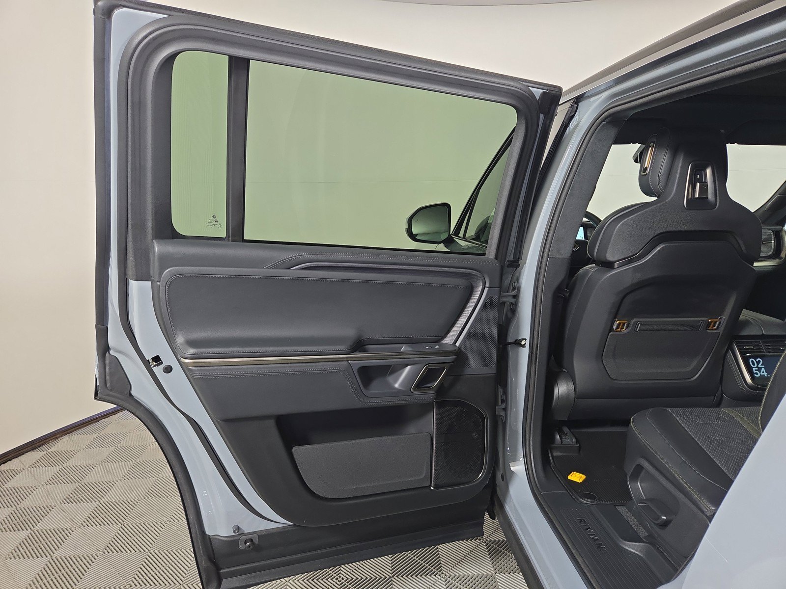 Used 2024 Rivian R1S Adventure AWD/4WD image 17