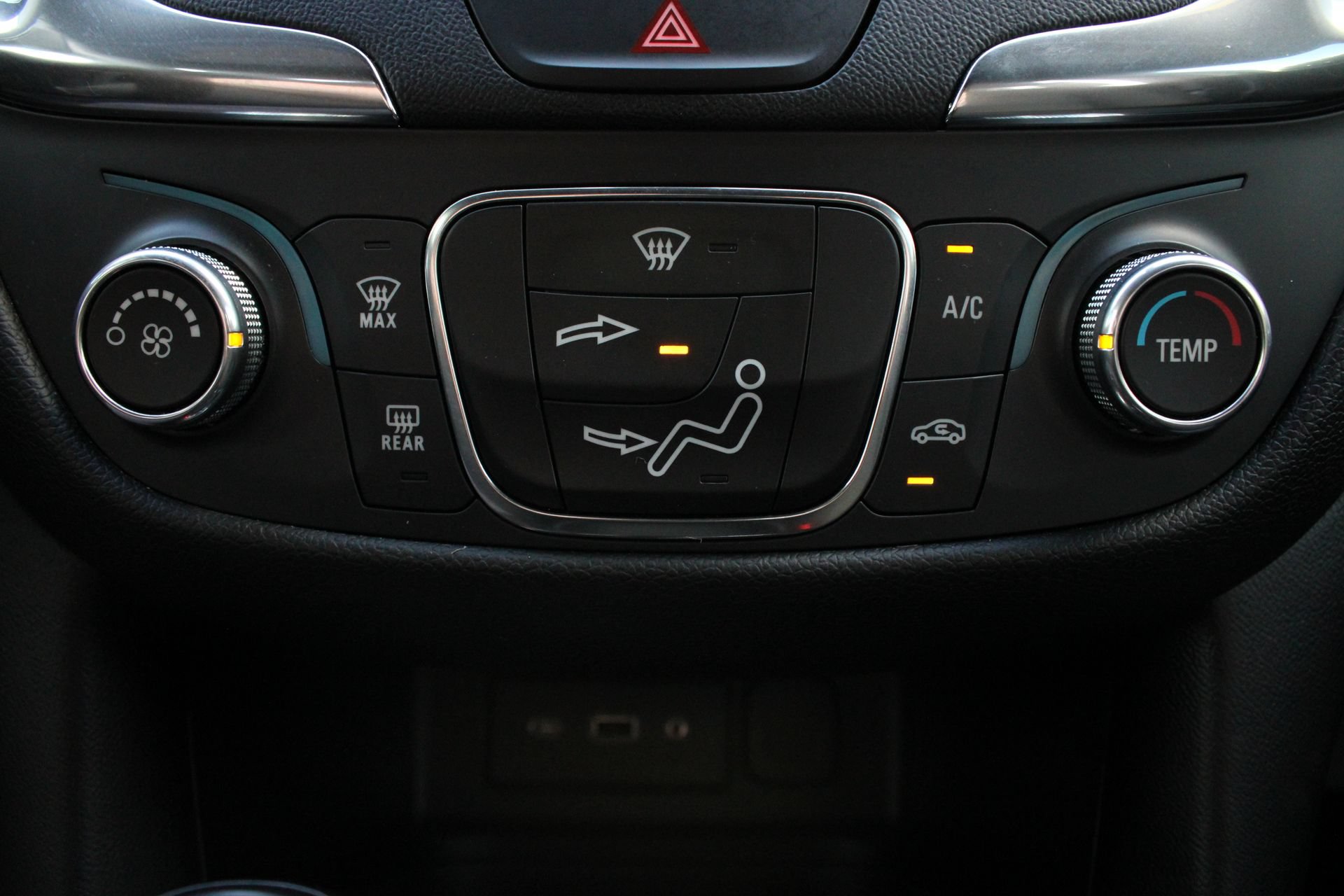 Used 2019 Chevrolet Equinox LT FWD image 34