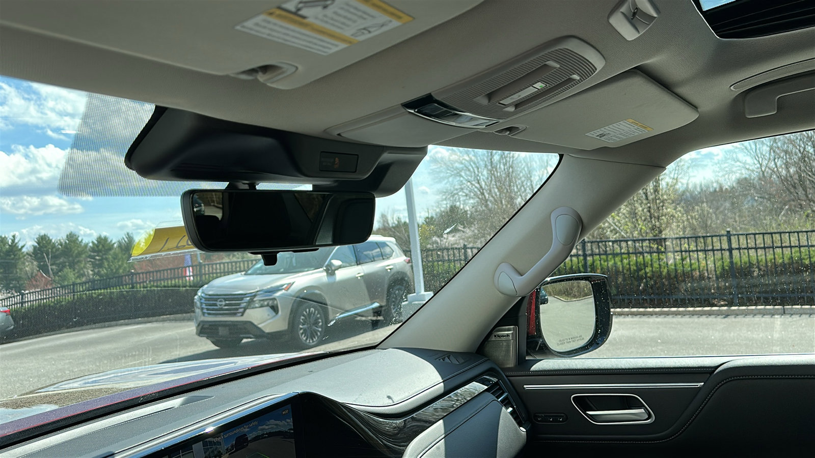 Used 2025 INFINITI QX80 Sensory image 23