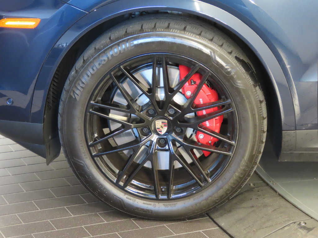 Certified 2025 Porsche Cayenne S AWD/4WD image 11