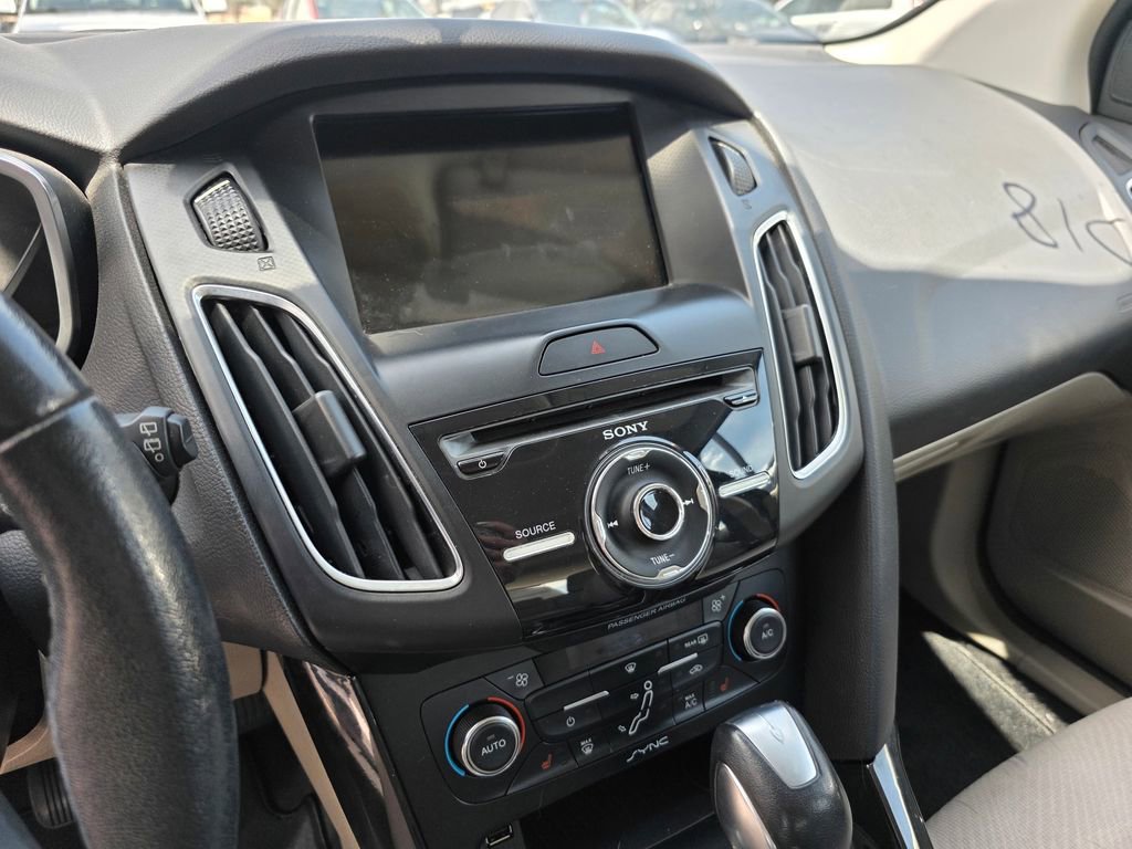 Used 2016 Ford Focus Electric Hatchback FWD image 8