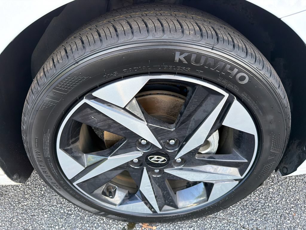 Used 2023 Hyundai Elantra Limited FWD image 12
