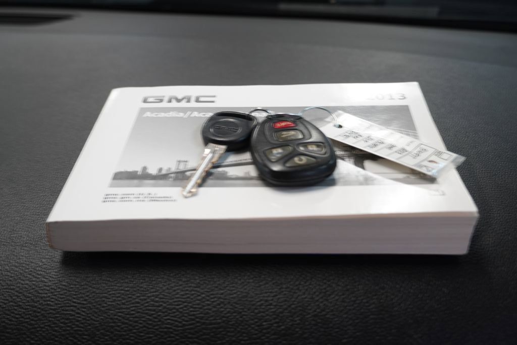 Used 2013 GMC Acadia SLE image 41