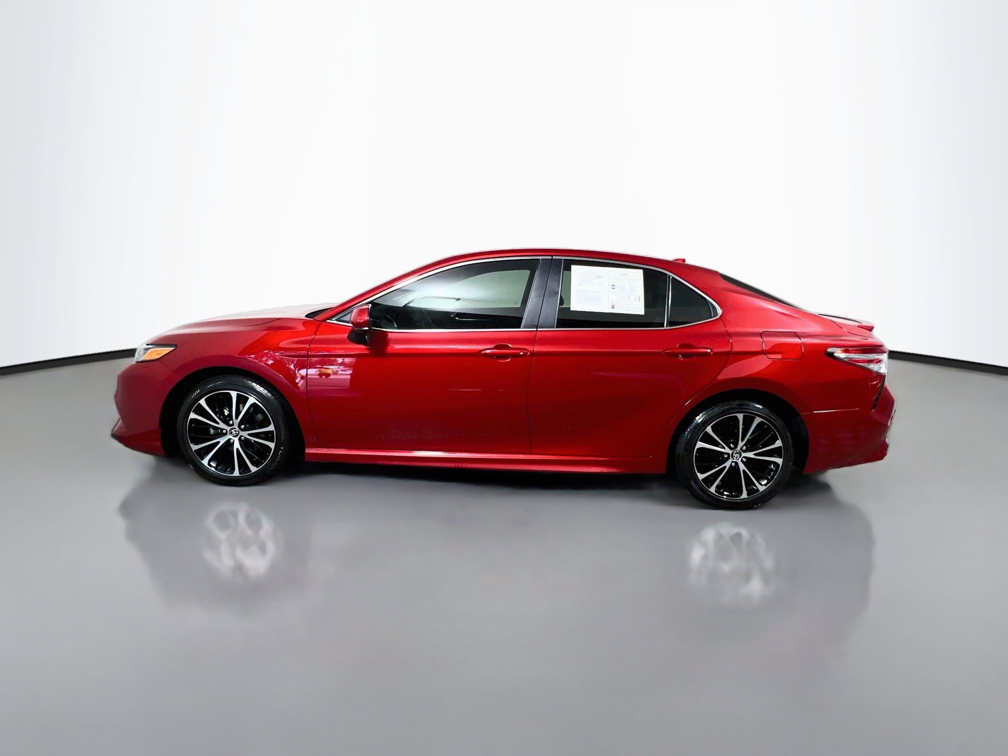 Used 2020 Toyota Camry SE FWD image 9