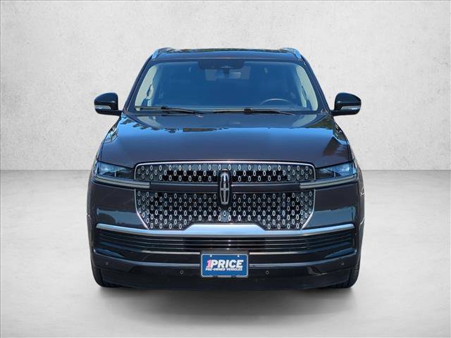 Used 2025 Lincoln Navigator Reserve AWD/4WD image 2