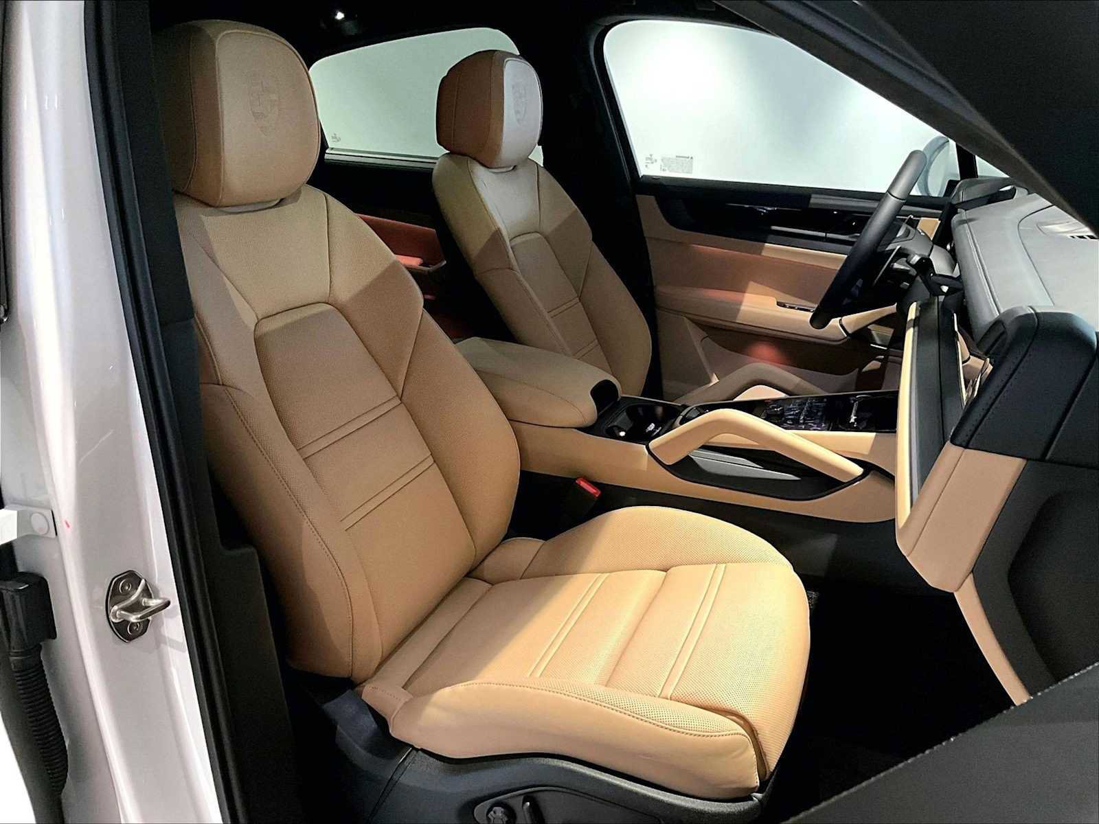 New 2026 Porsche Cayenne GTS image 19