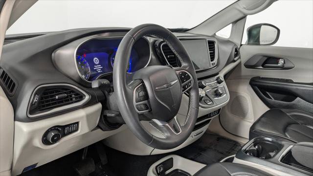 Used 2023 Chrysler Pacifica Touring-L FWD image 24