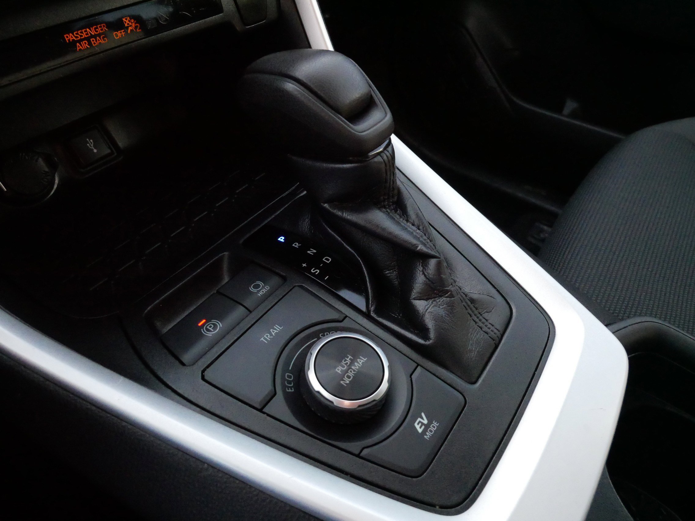 Used 2021 Toyota RAV4 LE image 24