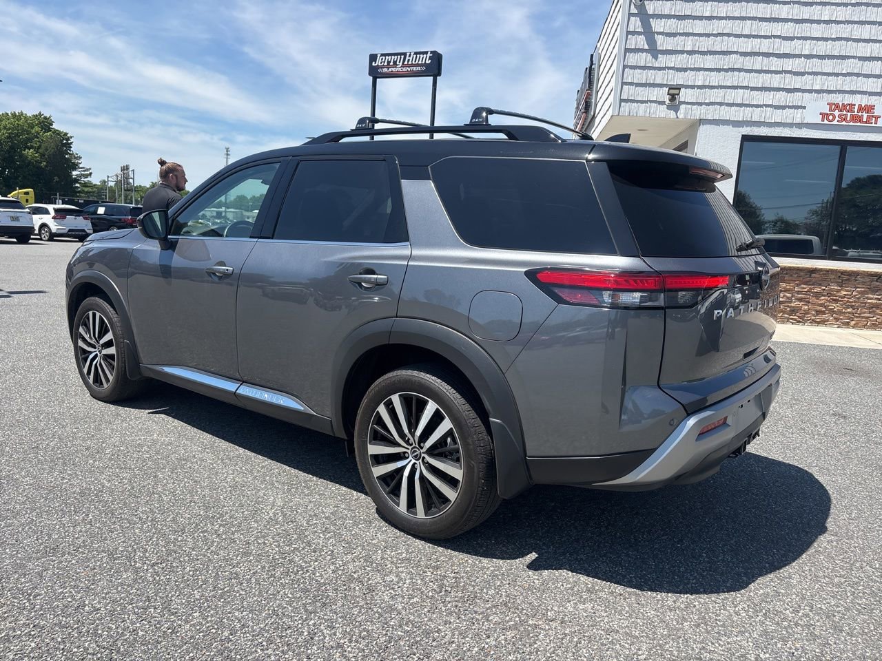 Used 2024 Nissan Pathfinder Platinum w/ Cargo Package AWD/4WD image 6