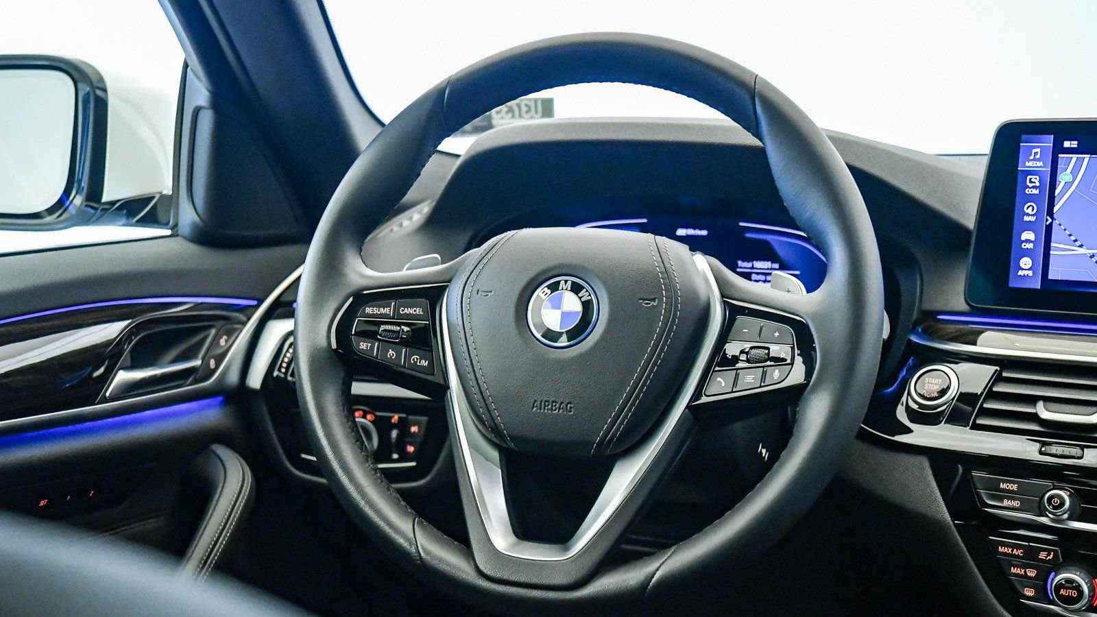 Certified 2023 BMW 530e w/ Convenience Package image 13