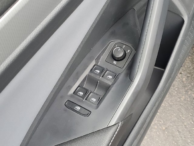 New 2026 Volkswagen Jetta SE FWD image 9