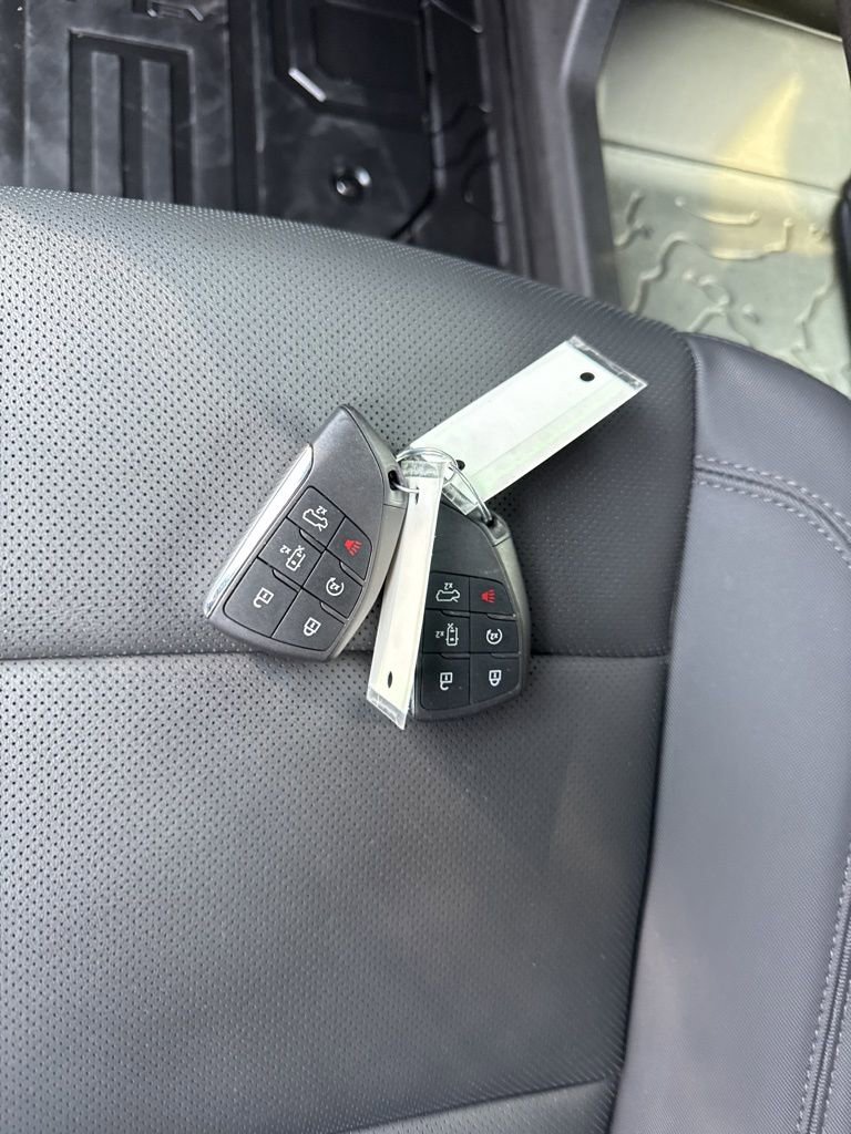 Used 2025 GMC Hummer EV 2X w/ LPO, Sport Package image 39