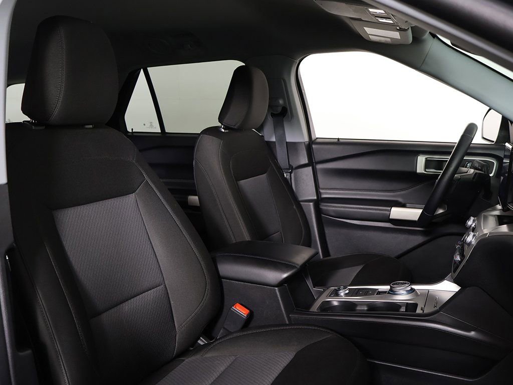 Used 2022 Ford Explorer XLT image 25