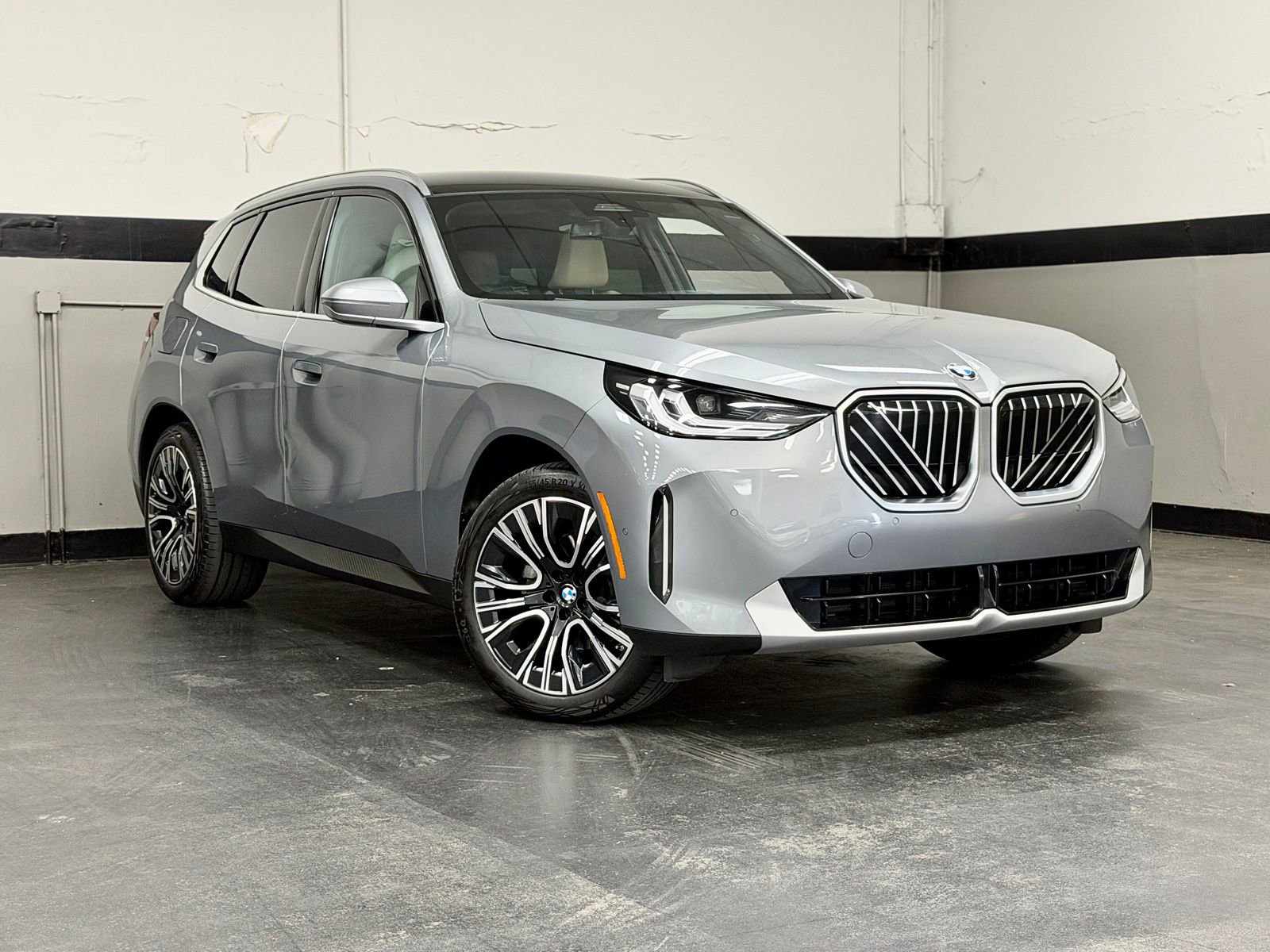 Used 2025 BMW X3 xDrive30 w/ Convenience Package AWD/4WD image 2