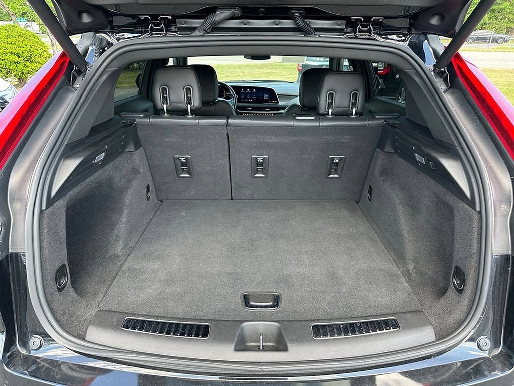 Used 2024 Cadillac XT4 Premium Luxury FWD image 30