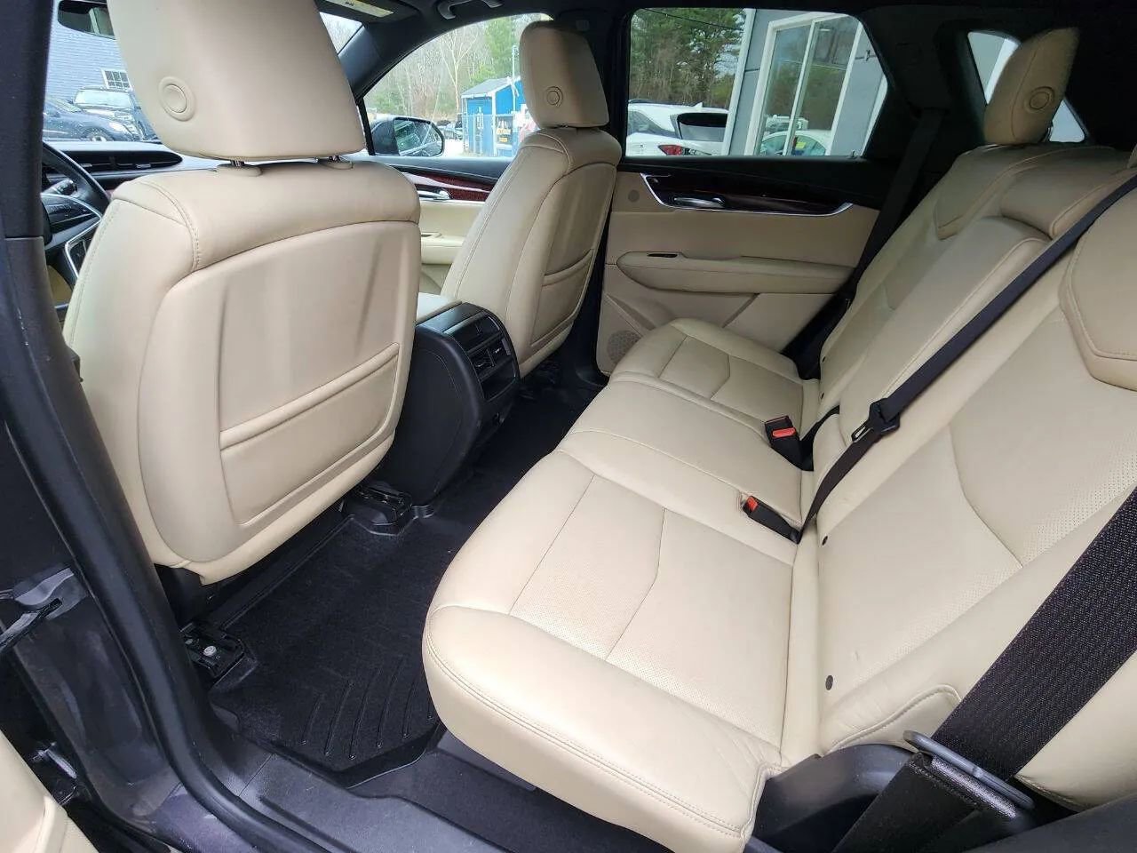 Used 2017 Cadillac XT5 Luxury w/ Driver Awareness Package image 12