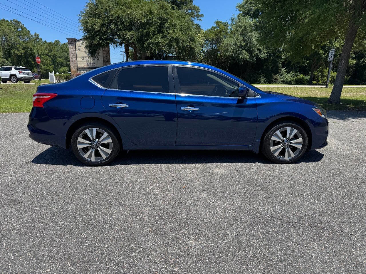 Used 2019 Nissan Sentra SV w/ Special Edition Package FWD image 7