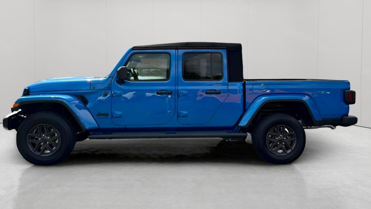 New 2025 Jeep Gladiator Sport image 8