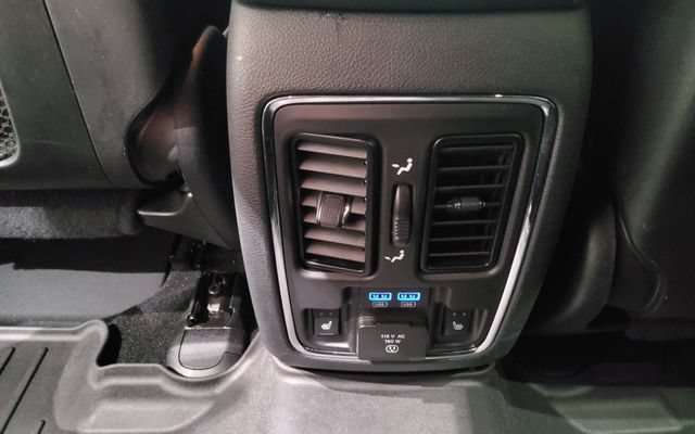 Used 2020 Jeep Grand Cherokee Limited w/ Luxury Group II AWD/4WD image 25